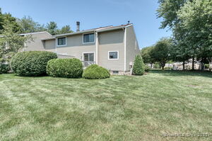 Homes for sale in West Hartford, CT | 592 Mountain Rd #APT A, West Hartford, CT 06117 | MLS# 24114469