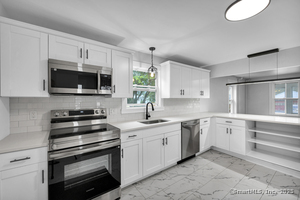 Homes for sale in Cromwell, CT | 291 Main St, Cromwell, CT 06416 | MLS# 24114315