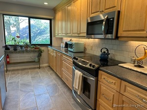 Homes for sale in Southbury, CT | 859 Heritage Vlg #B, Southbury, CT 06488 | MLS# 24116487