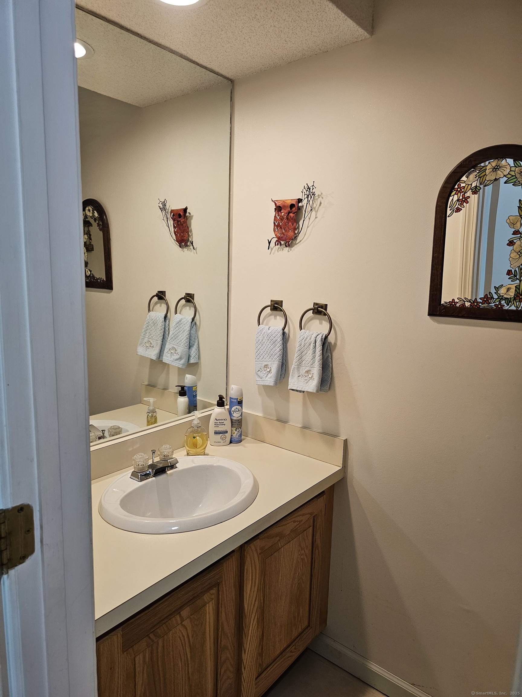 801 Long Hill, Middletown, 06457, 2 Bedrooms Bedrooms, ,2 BathroomsBathrooms,Condo/co-op For Sale,For Sale,Long Hill,24109236