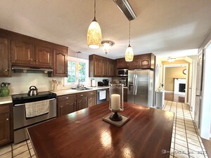 Homes for sale in Middletown, CT | 77 Lindsey Rd, Middletown, CT 06457 | MLS# 24116461