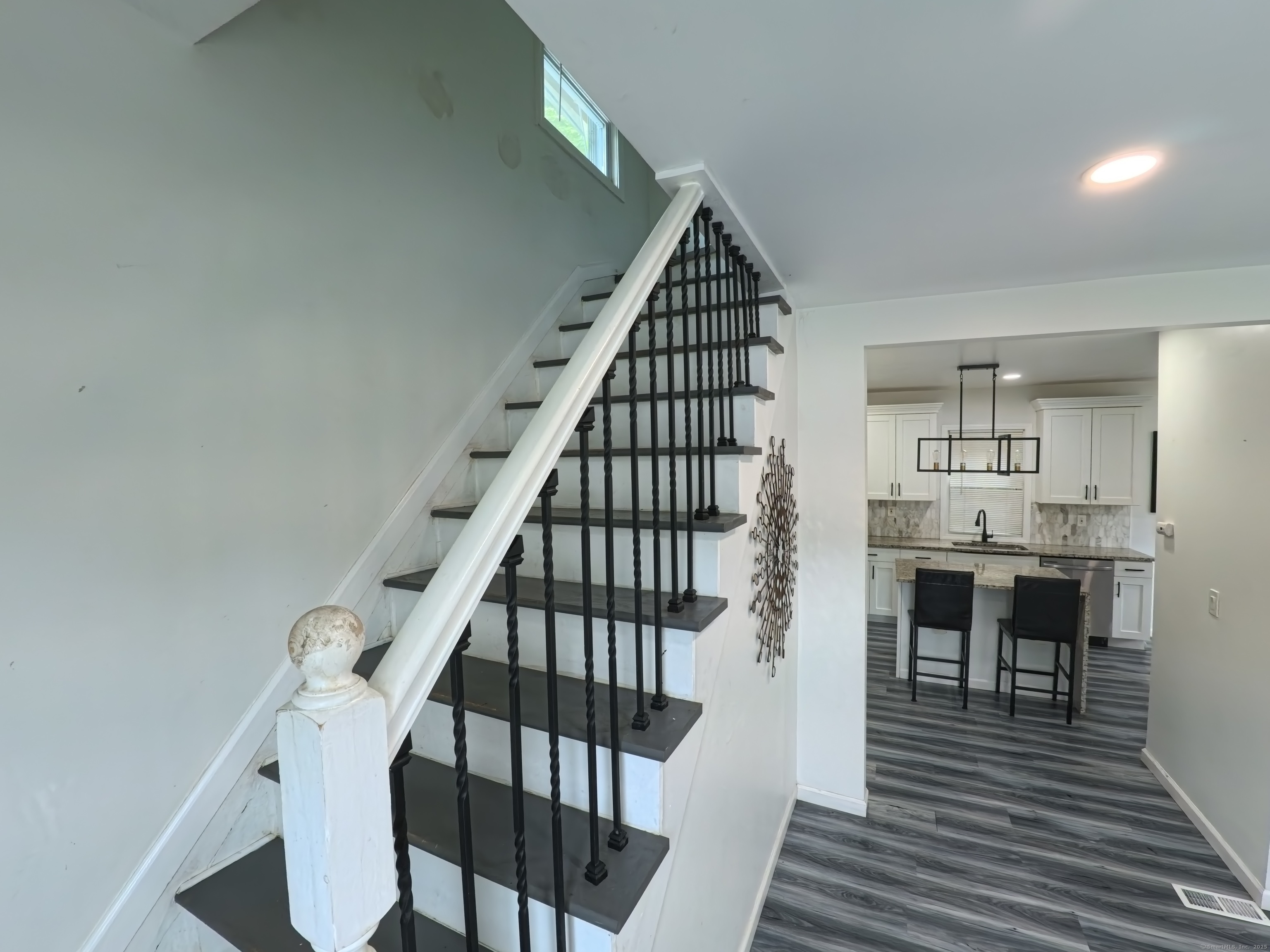 29 Bellevue, Waterbury, 06704, 4 Bedrooms Bedrooms, ,2 BathroomsBathrooms,Residential Rental,For Sale,Bellevue,24111002