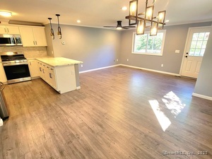 Homes for sale in Manchester, CT | 13 Oak Forest Dr #6, Manchester, CT 06042 | MLS# 24117372