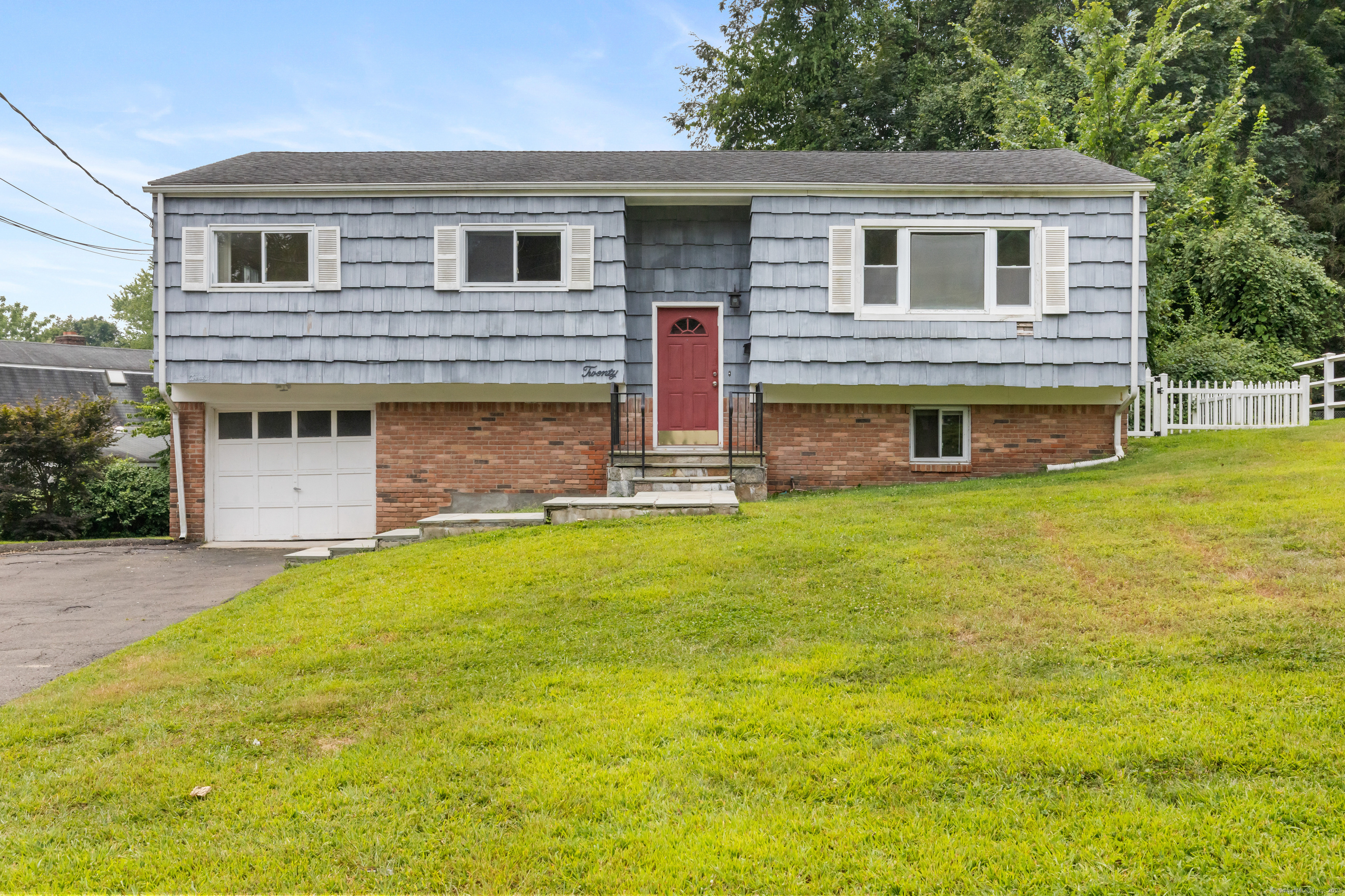 20 Lancaster Place, Stamford, Connecticut photo 1