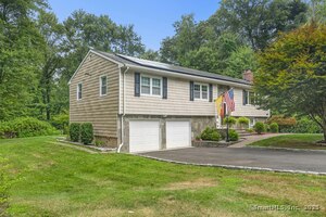 Homes for sale in Monroe, CT | 40 Winthrop Pl, Monroe, CT 06468 | MLS# 24116751