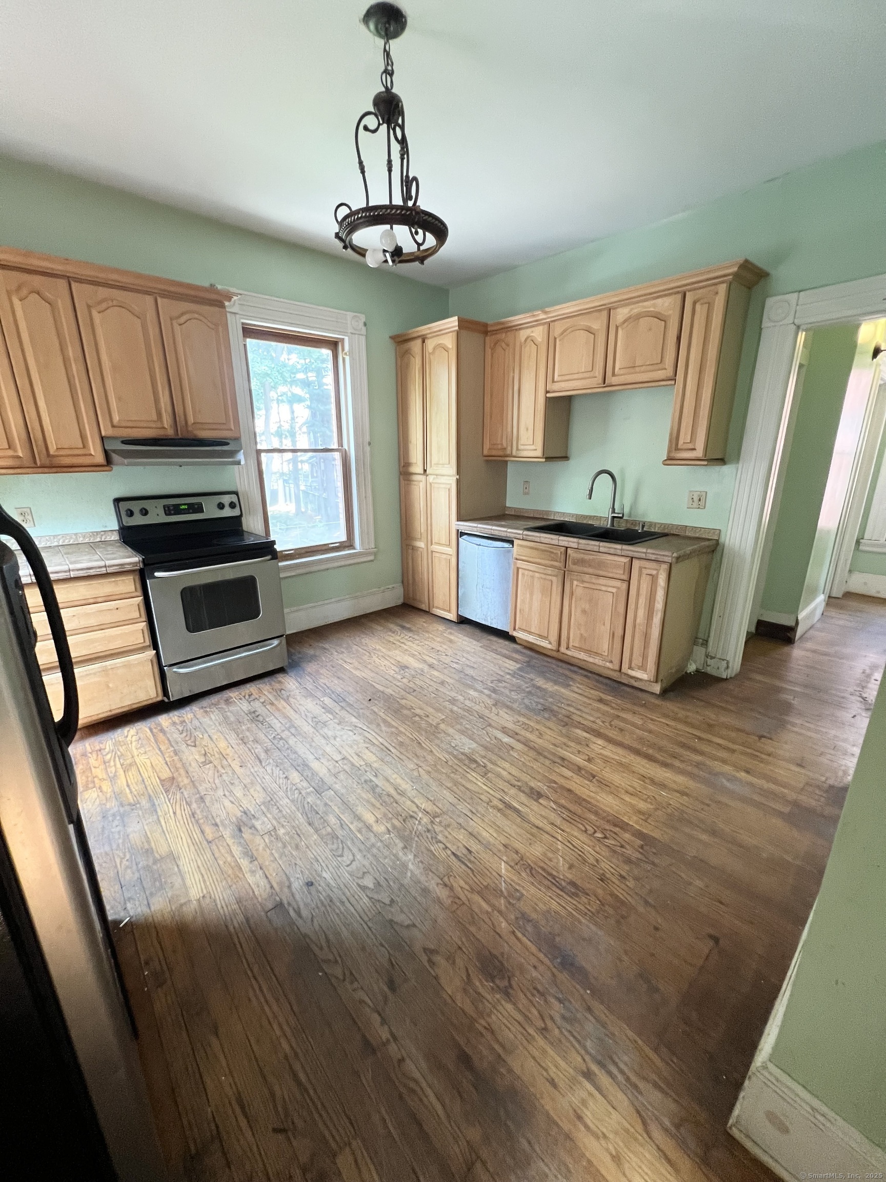 337 Laurel, Hartford, 06105, 6 Bedrooms Bedrooms, ,3 BathroomsBathrooms,Multi-family For Sale,For Sale,Laurel,24117868