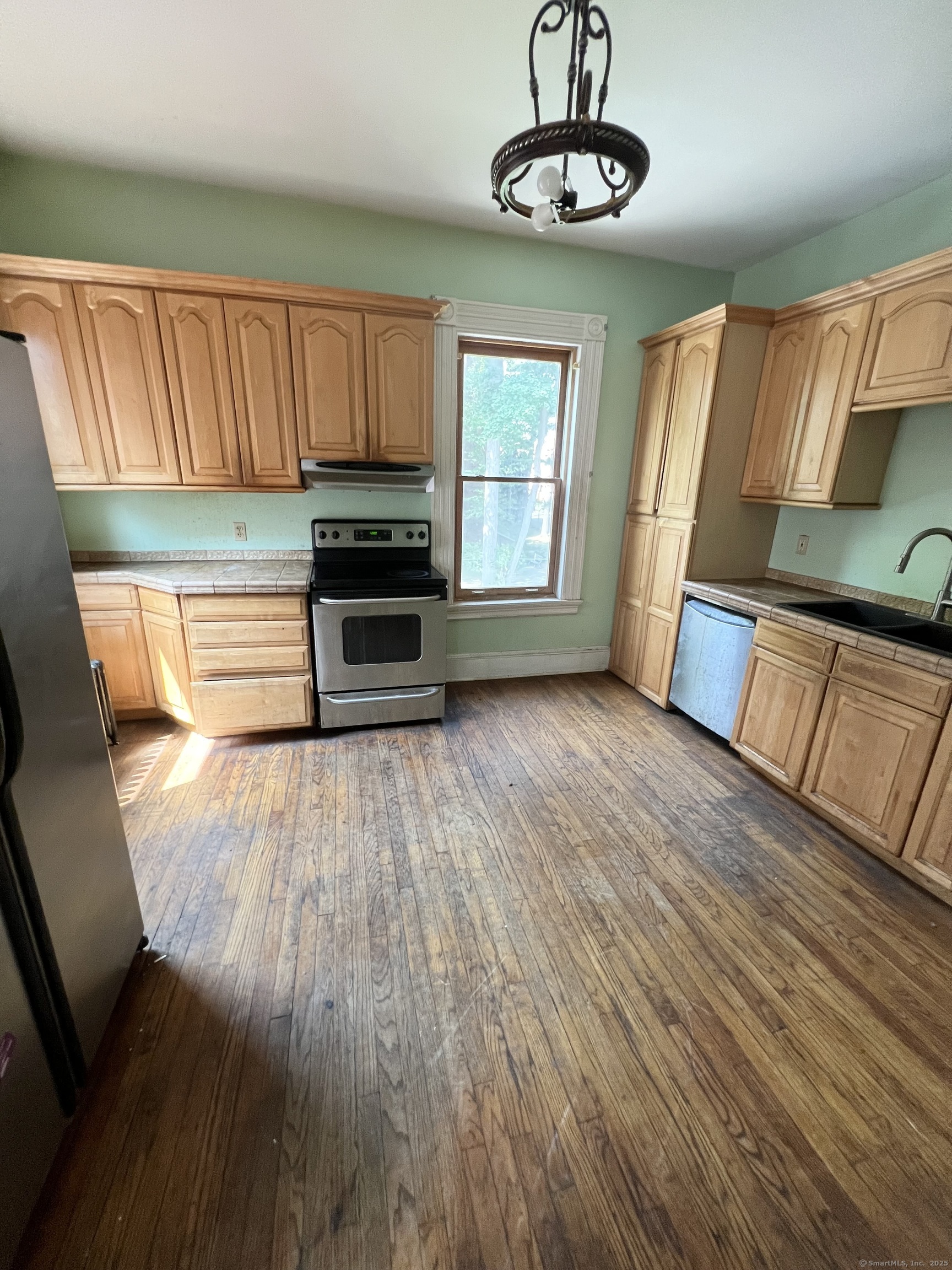 337 Laurel, Hartford, 06105, 6 Bedrooms Bedrooms, ,3 BathroomsBathrooms,Multi-family For Sale,For Sale,Laurel,24117868