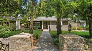 10 Comstock Hill Avenue