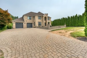 Homes for sale in Farmington, CT | 93 South Rd, Farmington, CT 06032 | MLS# 24116000