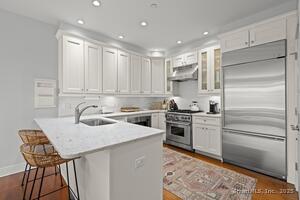 77 Havemeyer Lane, Unit 313