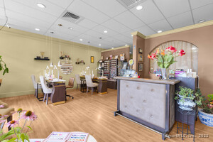 Homes for sale in West Hartford, CT | 74 Park Rd #3, West Hartford, CT 06105 | MLS# 24115571