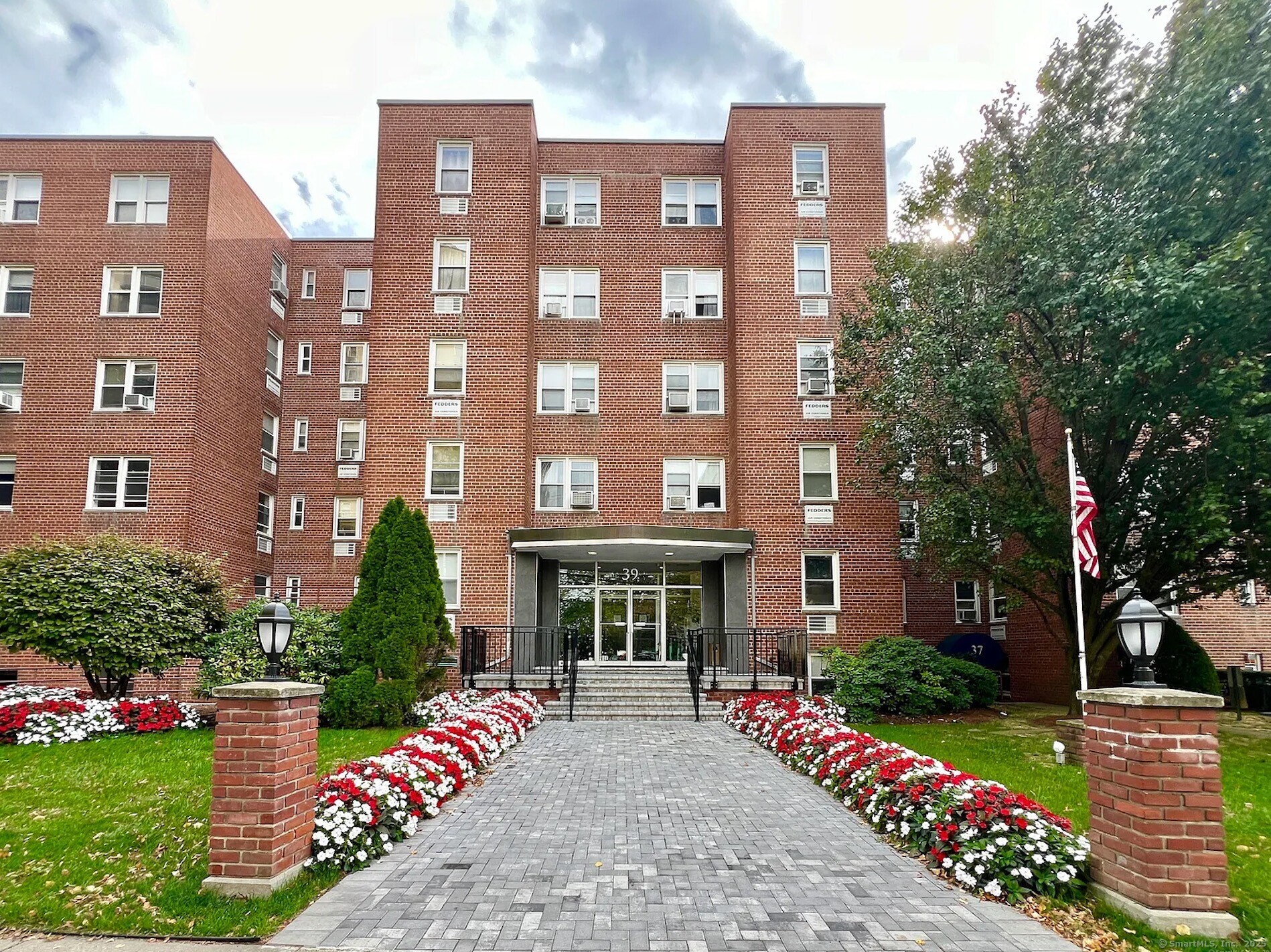 39 Glenbrook Road, Stamford, Connecticut photo 1