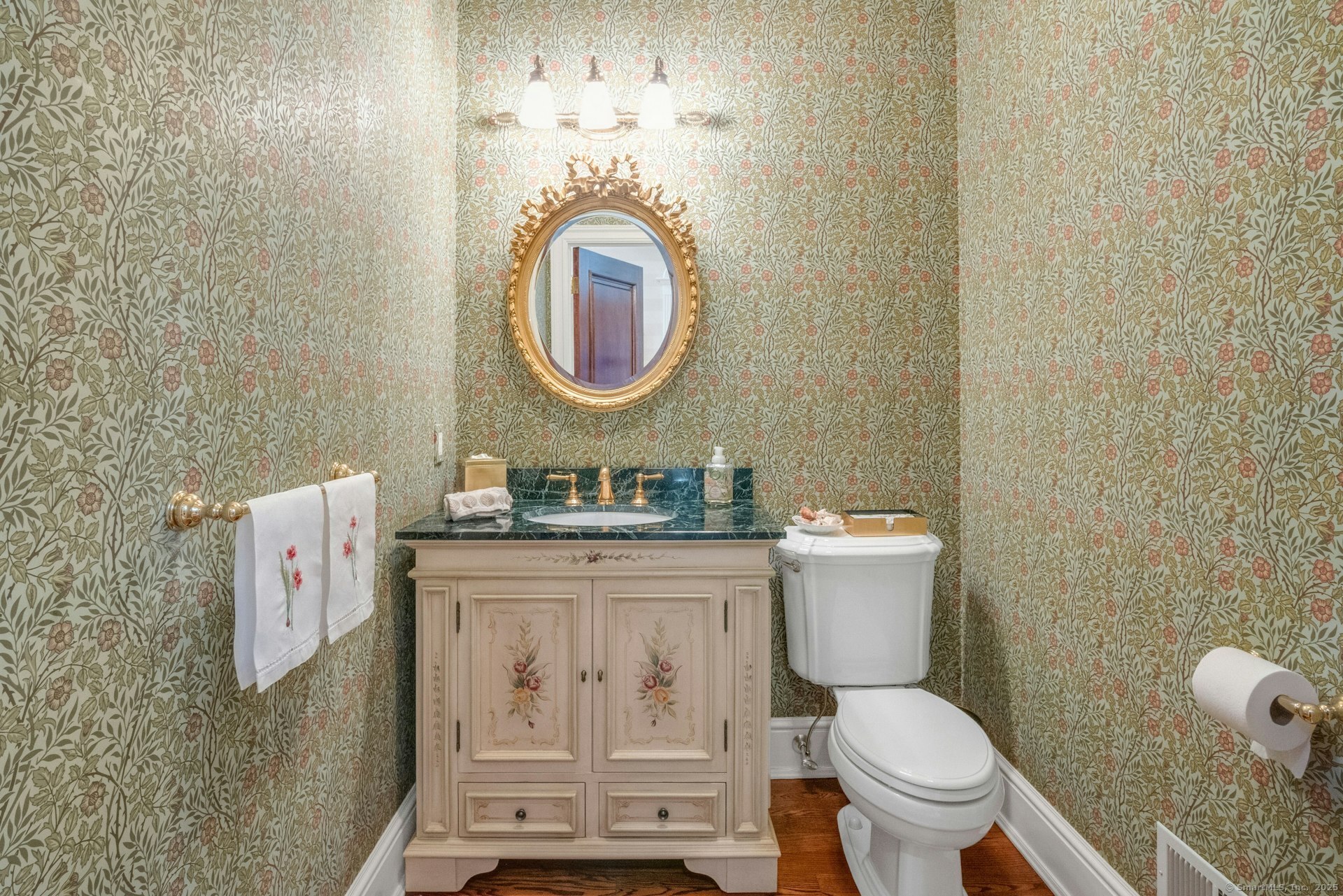 Stamford, Connecticut, 06902, United States, 4 Bedrooms Bedrooms, ,4.5 BathroomsBathrooms,Residential,For Sale,1929358