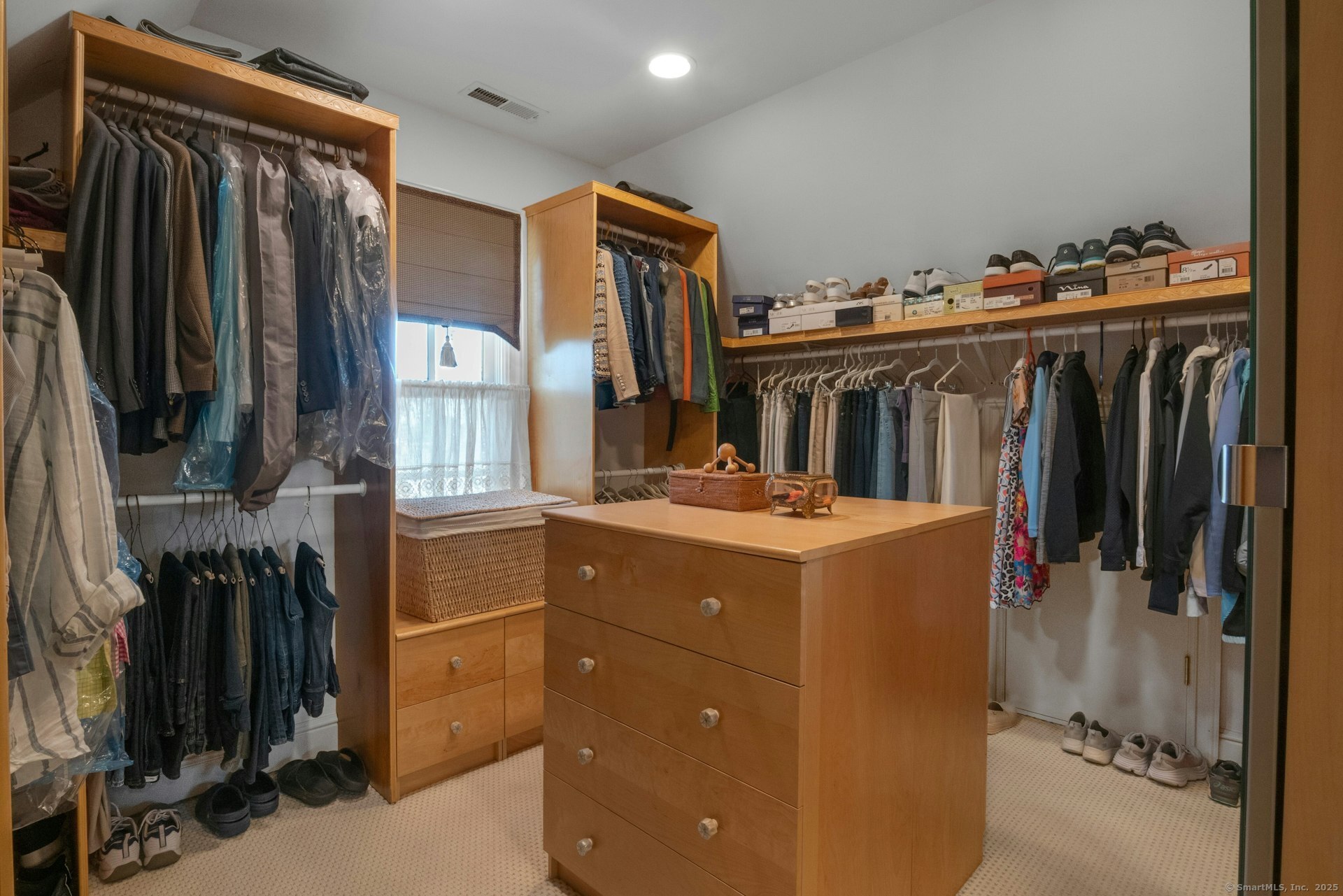 Stamford, Connecticut, 06902, United States, 4 Bedrooms Bedrooms, ,4.5 BathroomsBathrooms,Residential,For Sale,1929358