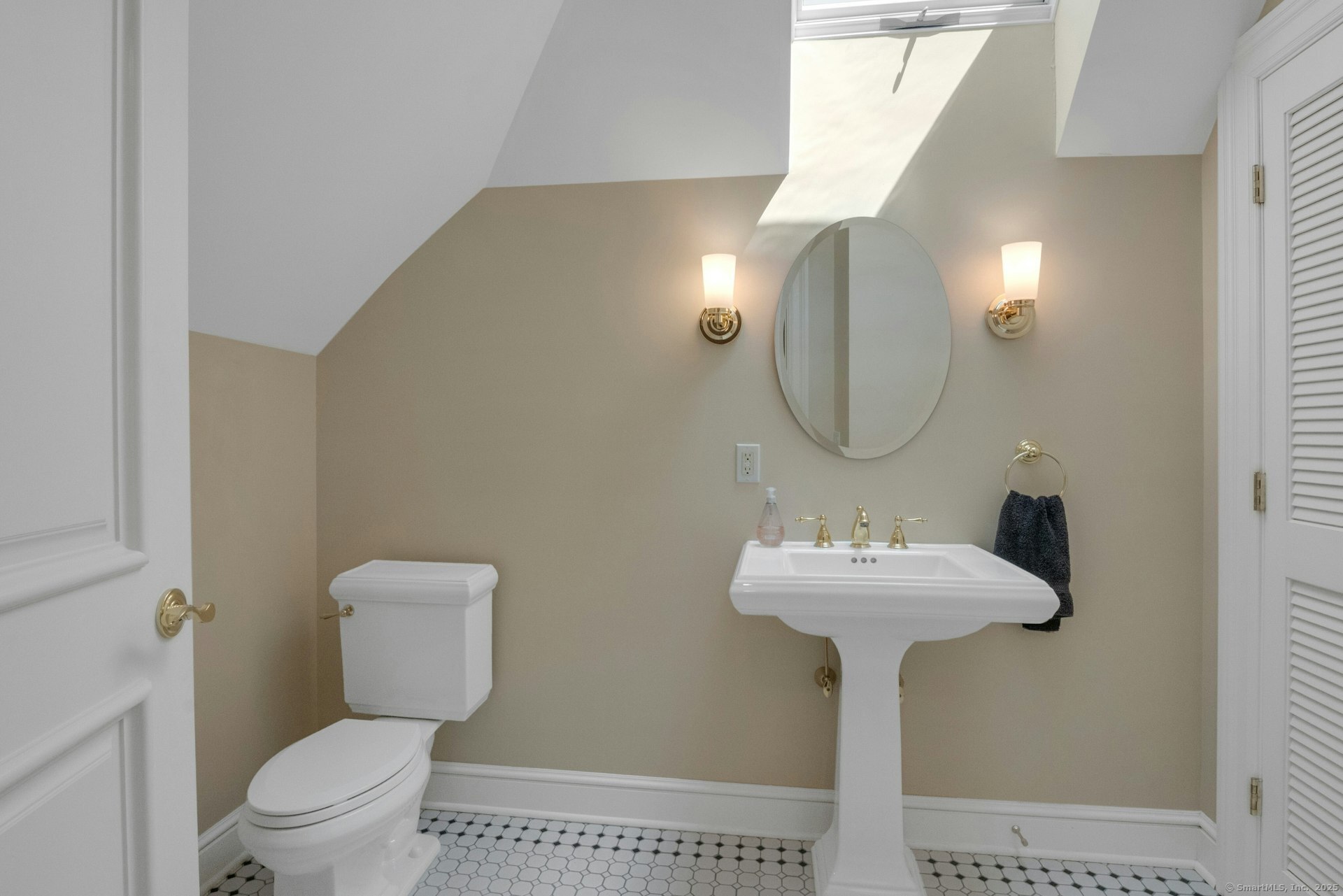 Stamford, Connecticut, 06902, United States, 4 Bedrooms Bedrooms, ,4.5 BathroomsBathrooms,Residential,For Sale,1929358