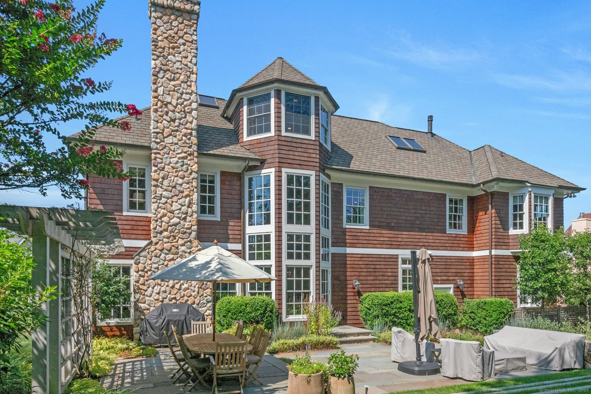 Stamford, Connecticut, 06902, United States, 4 Bedrooms Bedrooms, ,4.5 BathroomsBathrooms,Residential,For Sale,1929358