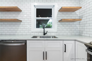 Homes for sale in Southington, CT | 228 Pattonwood Dr, Southington, CT 06489 | MLS# 24119327