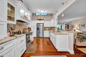 Homes for sale in Southbury, CT | 123 Heritage Vlg #B, Southbury, CT 06488 | MLS# 24117957