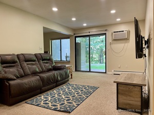 Homes for sale in Cromwell, CT | 92 Woodland Dr #92, Cromwell, CT 06416 | MLS# 24114694