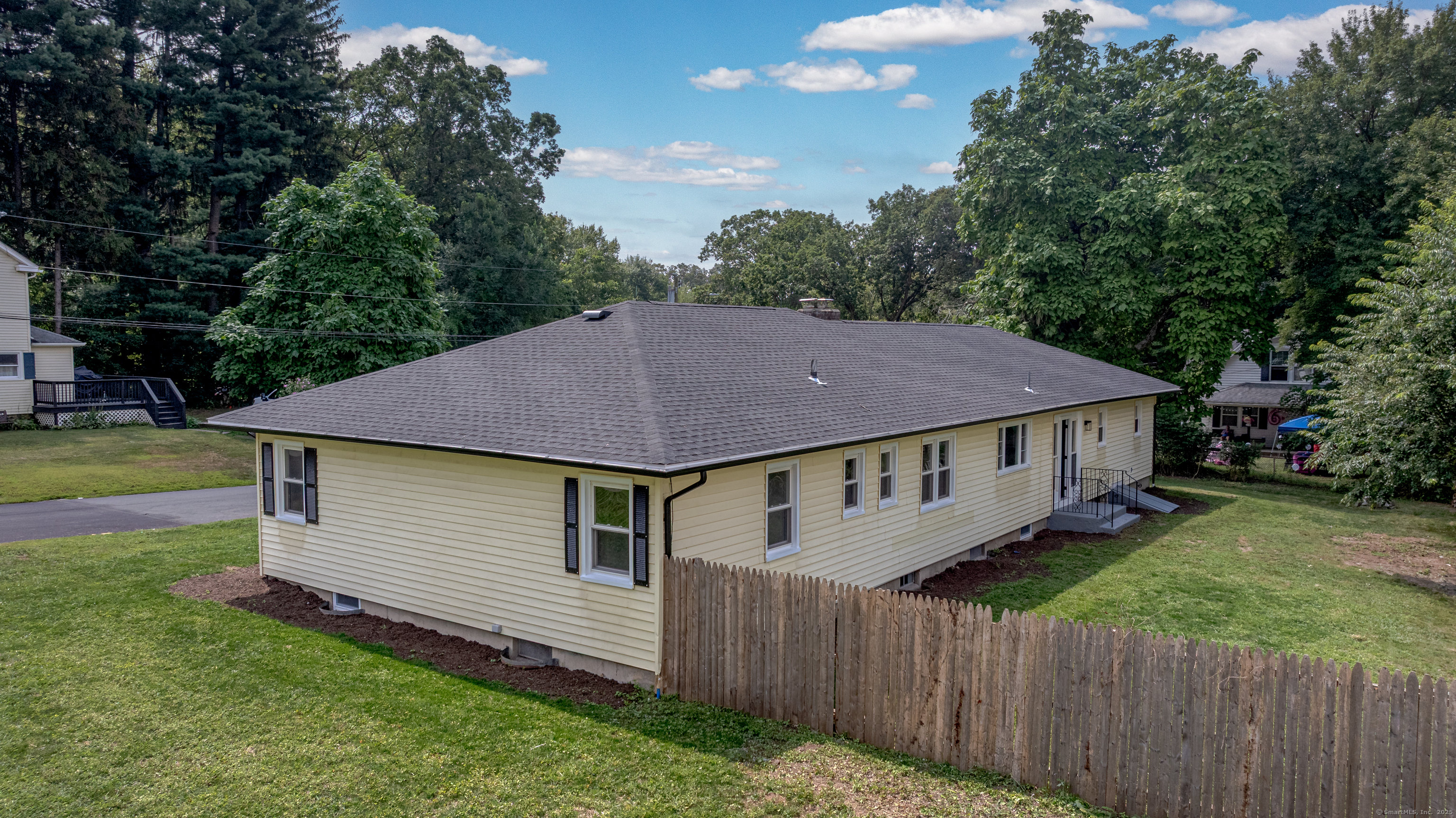 8 Bonnie, Waterbury, 06705, 3 Bedrooms Bedrooms, 0 ,1 BathroomBathrooms,Single Family For Sale,For Sale,Bonnie,0,24120110