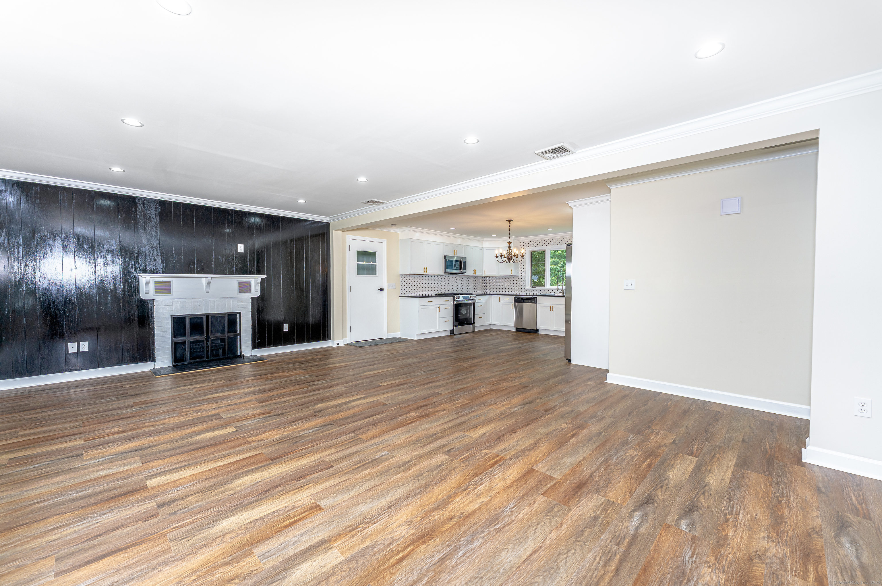 8 Bonnie, Waterbury, 06705, 3 Bedrooms Bedrooms, 0 ,1 BathroomBathrooms,Single Family For Sale,For Sale,Bonnie,0,24120110