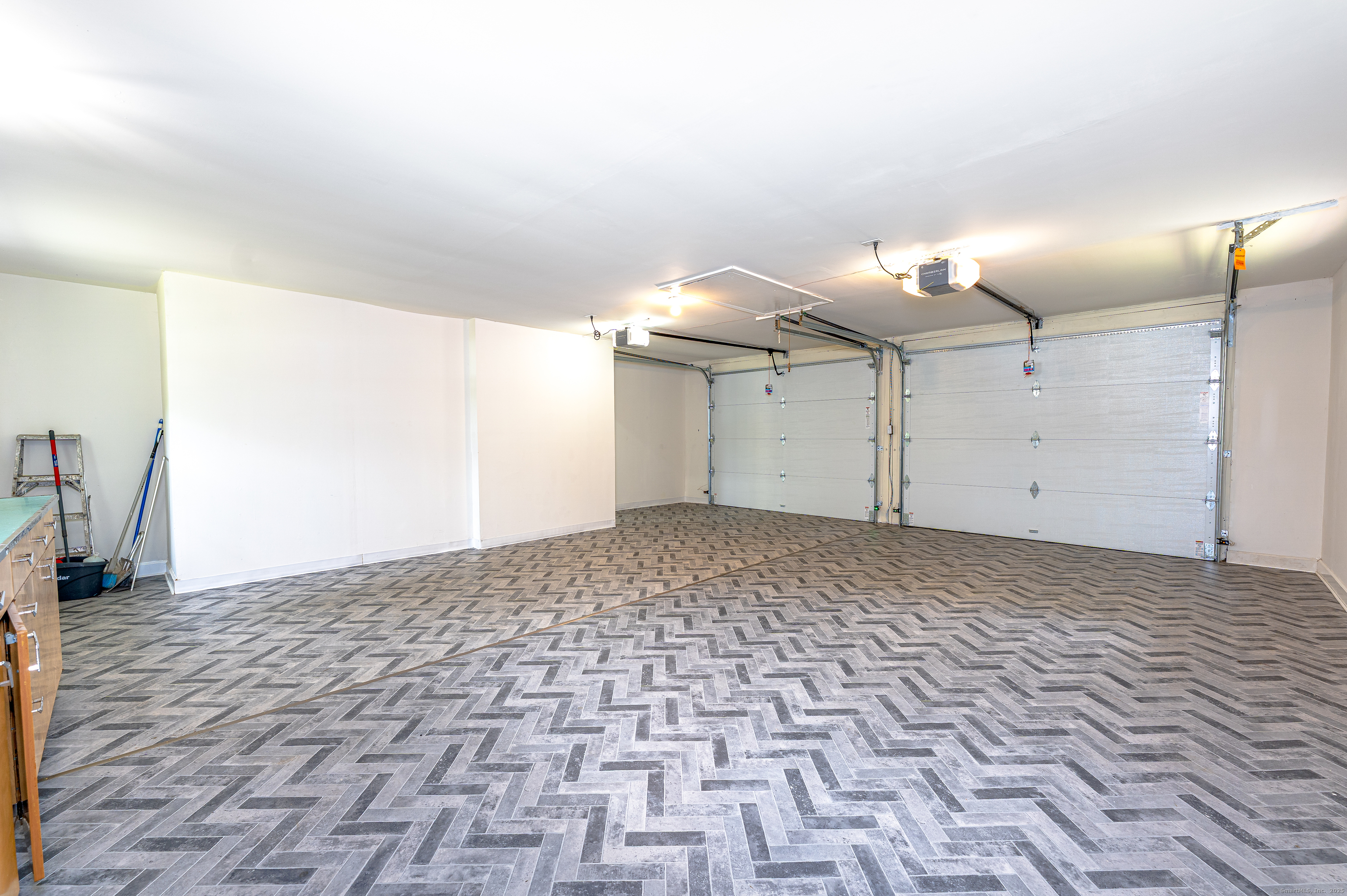 8 Bonnie, Waterbury, 06705, 3 Bedrooms Bedrooms, 0 ,1 BathroomBathrooms,Single Family For Sale,For Sale,Bonnie,0,24120110