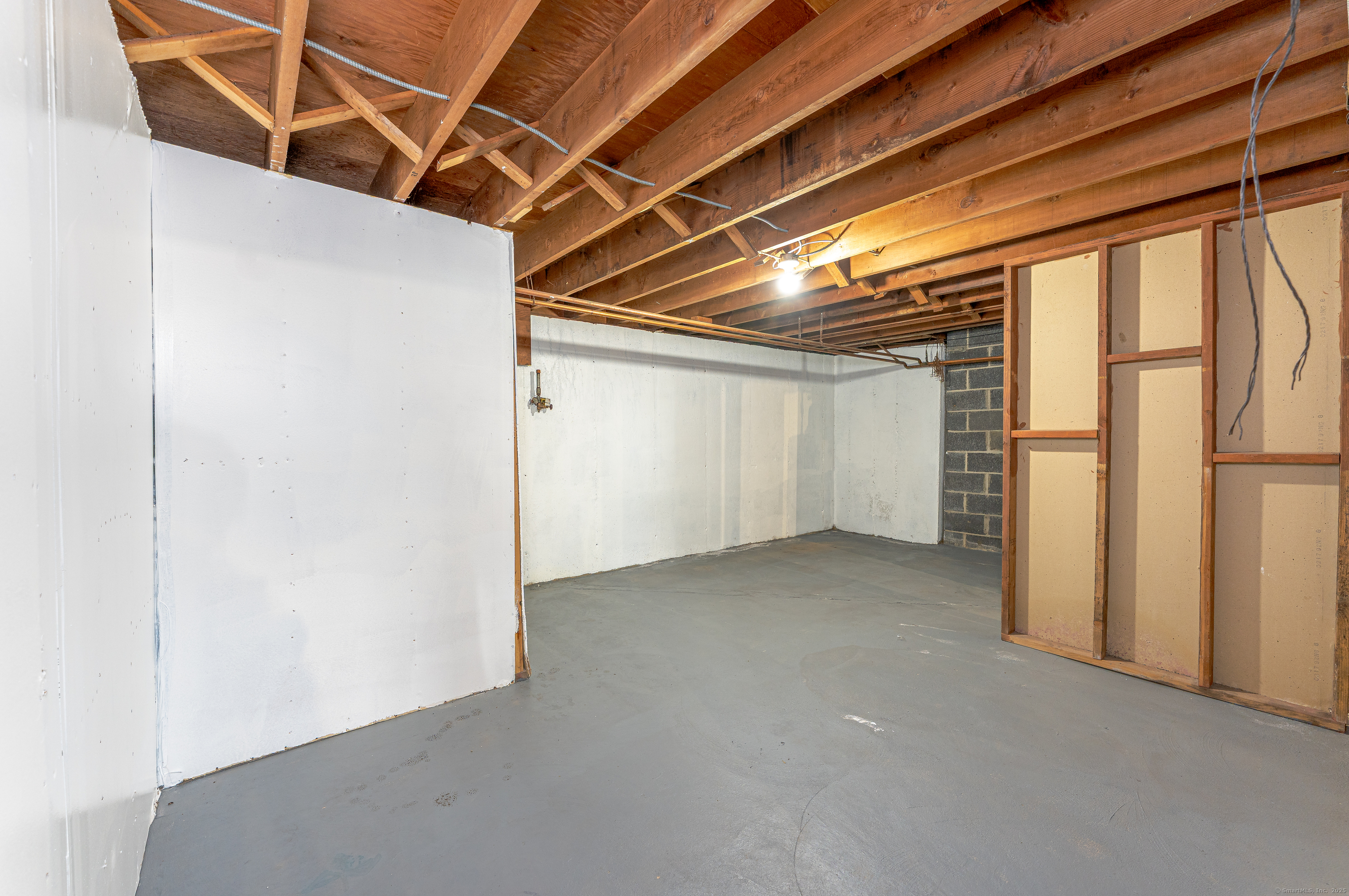 8 Bonnie, Waterbury, 06705, 3 Bedrooms Bedrooms, 0 ,1 BathroomBathrooms,Single Family For Sale,For Sale,Bonnie,0,24120110