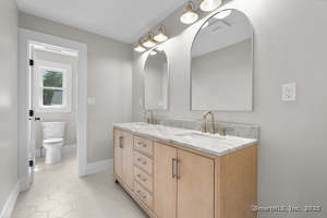 Homes for sale in Avon, CT | 455 Lovely St, Avon, CT 06001 | MLS# 24120165