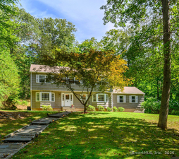 5 Woodland Way