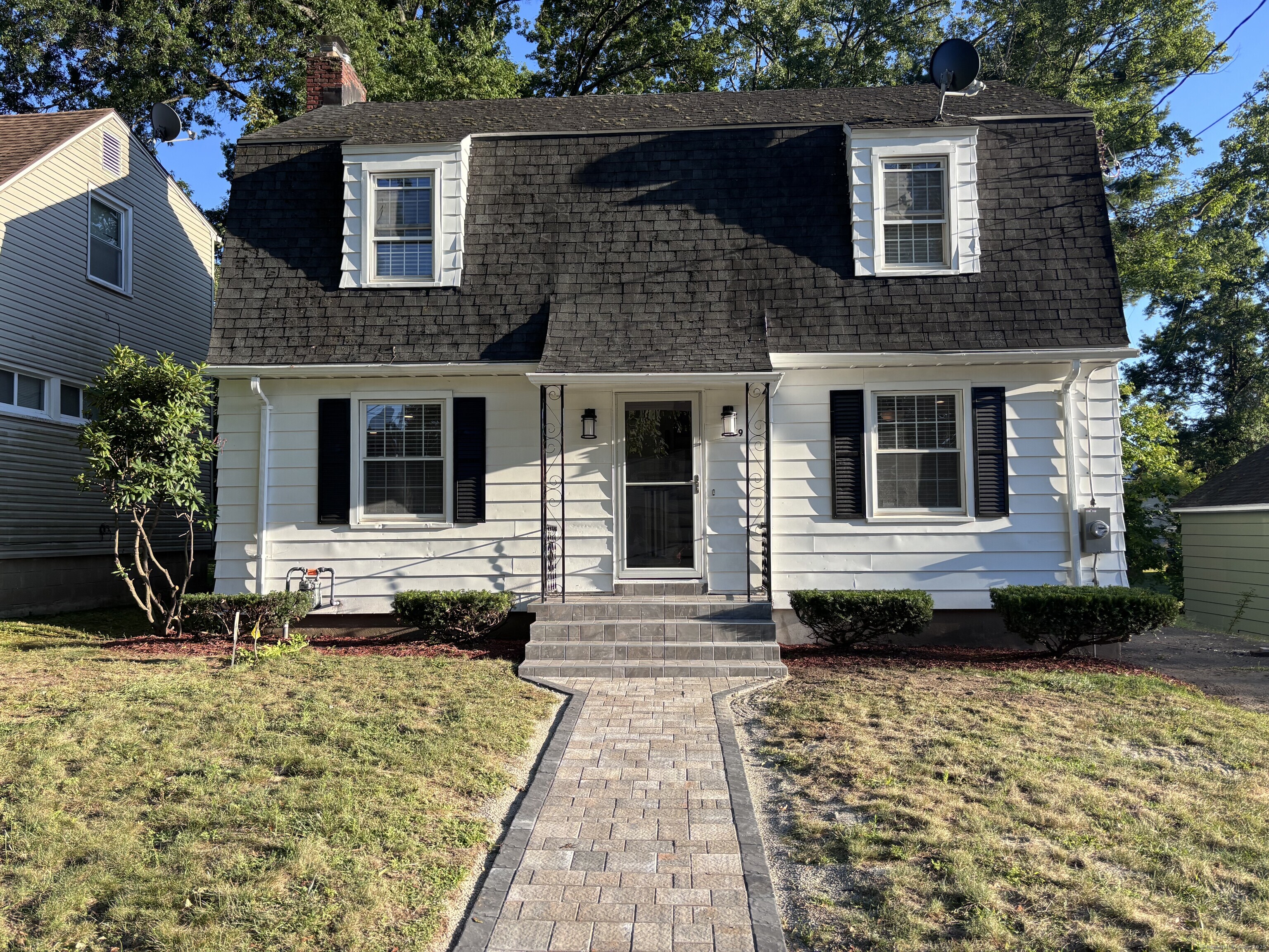 Welcome to 179 Manchester Street ! Beautifully updated 4-bed, 2.5-bath Colonial in Hartford's desirable Blue Hills neighborhood. Features include a master suite with private bath, spacious den/mudroom, and a large backyard perfect for entertaining. Modern finishes throughout make this home move-in ready. Conveniently located near Rawson Elementary, Weaver High, the University of Hartford, local parks, and the Blue Hills library, with easy access to transit and downtown Hartford.
