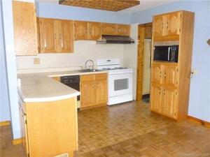 Homes for sale in Southbury, CT | 197 Lee Farm Dr, Southbury, CT 06488 | MLS# 24121439