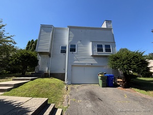 Homes for sale in Middletown, CT | 11 E Lake Dr, Middletown, CT 06457 | MLS# 24121598