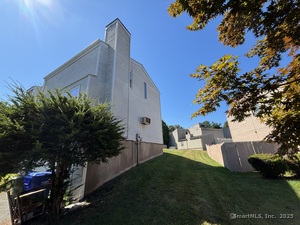 Homes for sale in Middletown, CT | 11 E Lake Dr, Middletown, CT 06457 | MLS# 24121598