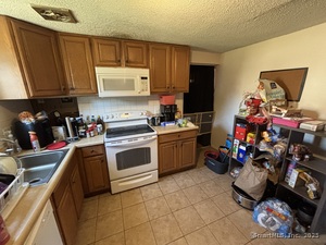 Homes for sale in Middletown, CT | 11 E Lake Dr, Middletown, CT 06457 | MLS# 24121598