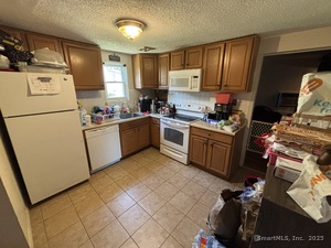 Homes for sale in Middletown, CT | 11 E Lake Dr, Middletown, CT 06457 | MLS# 24121598