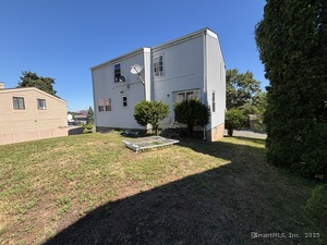 Homes for sale in Middletown, CT | 11 E Lake Dr, Middletown, CT 06457 | MLS# 24121598