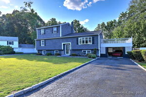 Homes for sale in West Haven, CT | 17 Ellyn Ct, West Haven, CT 06516 | MLS# 24121396