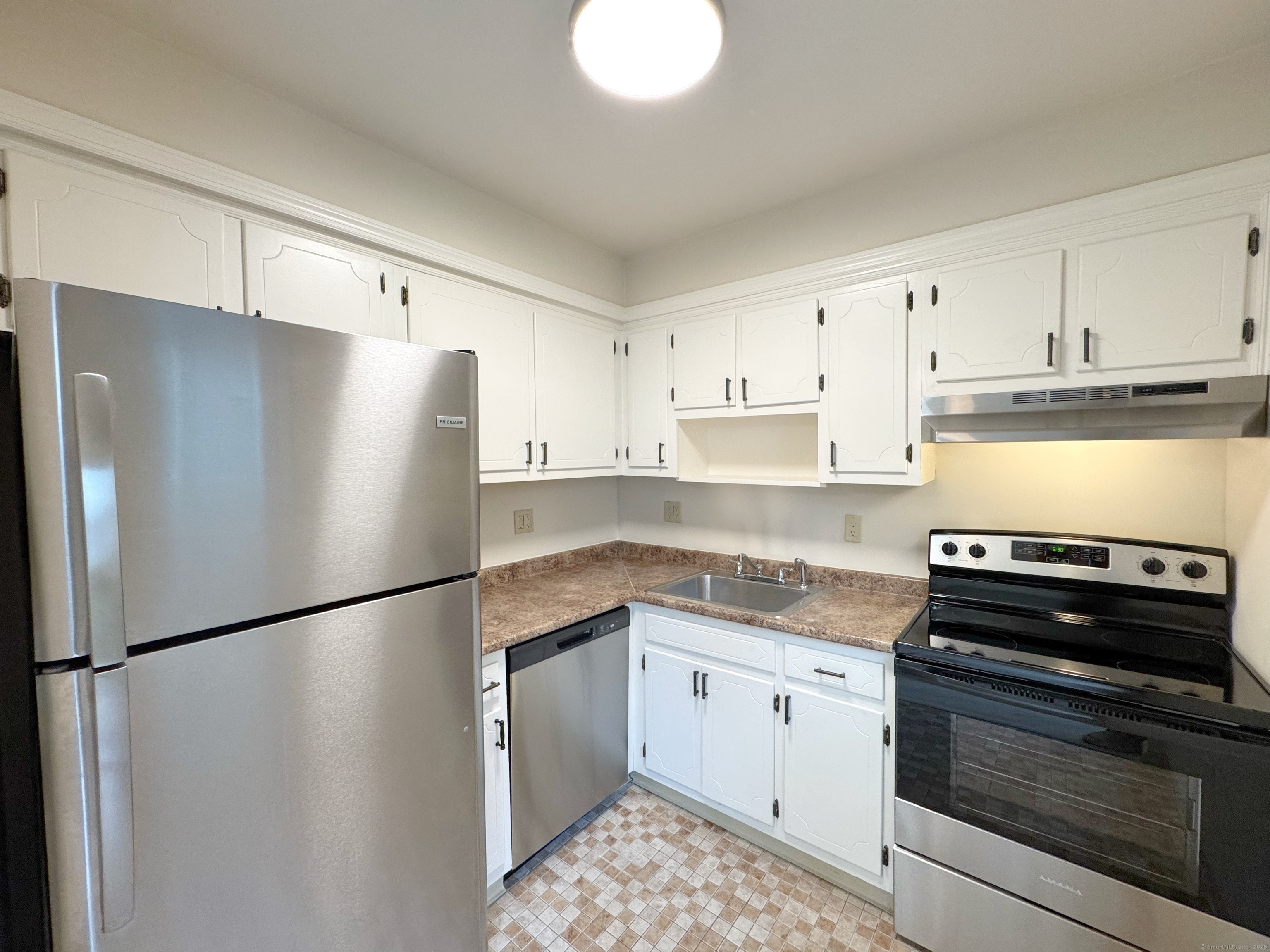 16 Glenwood Avenue, Norwalk, Connecticut photo 1