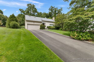 86 Coachlamp Lane