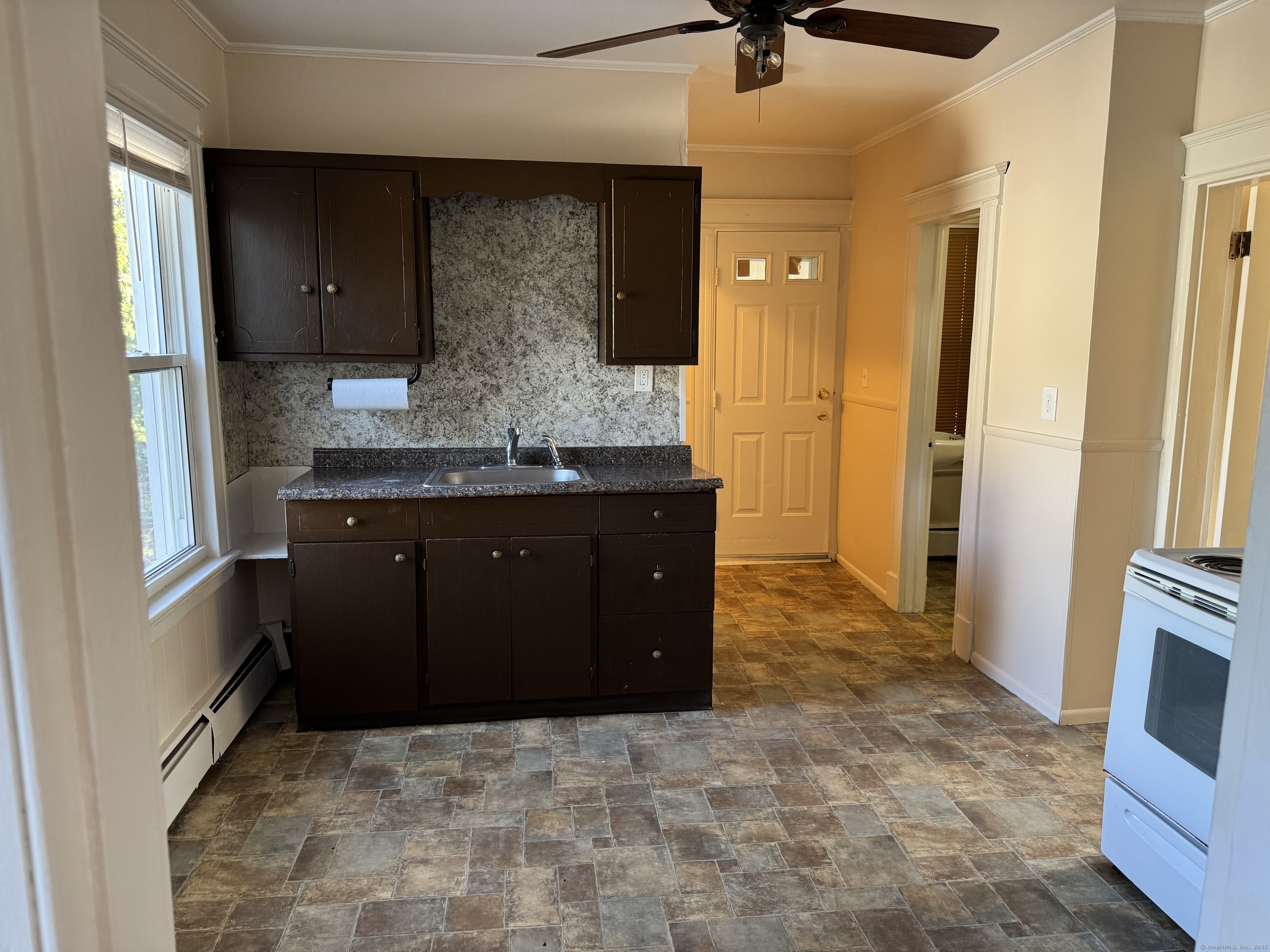 302 Lakeview, Waterbury, 06705, 6 Bedrooms Bedrooms, 0 ,2 BathroomsBathrooms,Multi-family For Sale,For Sale,Lakeview,0,24122420