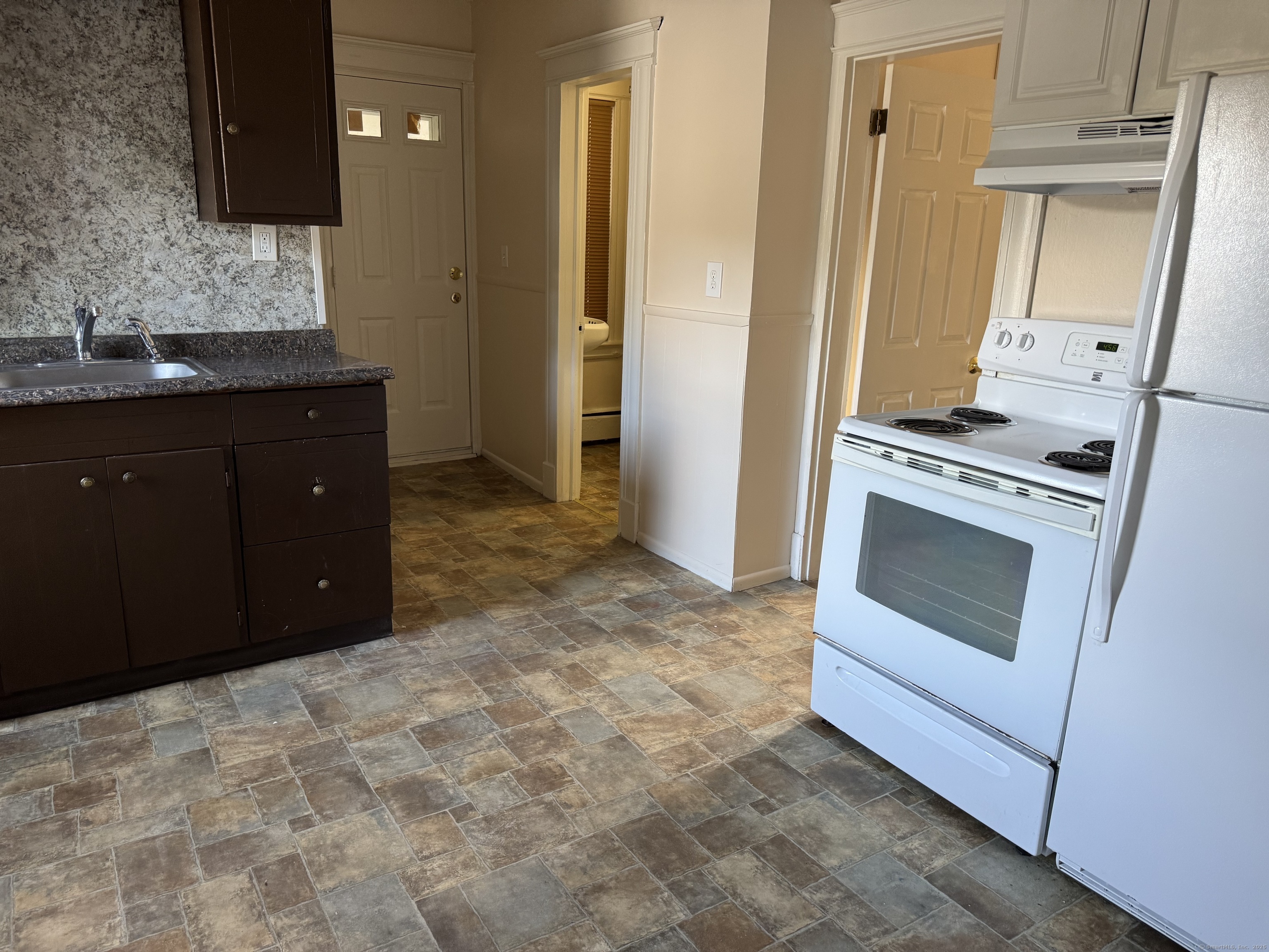 302 Lakeview, Waterbury, 06705, 6 Bedrooms Bedrooms, 0 ,2 BathroomsBathrooms,Multi-family For Sale,For Sale,Lakeview,0,24122420