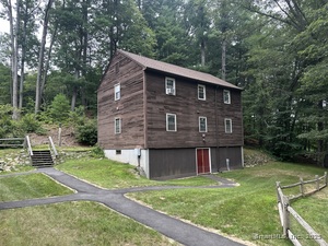 Homes for sale in Avon, CT | 239 Old Farms Rd #APT 18A, Avon, CT 06001 | MLS# 24123035