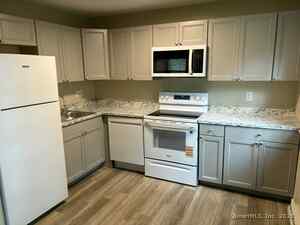 Homes for sale in Avon, CT | 239 Old Farms Rd #APT 18A, Avon, CT 06001 | MLS# 24123035