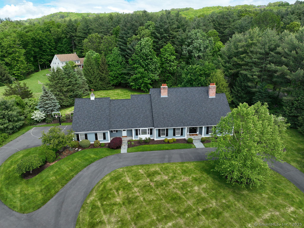 Photo 2 of 16 Oak Bluff, Avon, CT