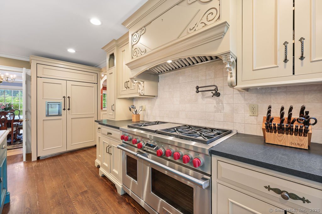 Photo 13 of 16 Oak Bluff, Avon, CT