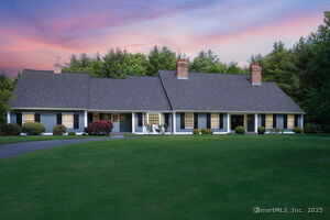 Homes for sale in Avon, CT | 16 Oak Blf, Avon, CT 06001 | MLS# 24123292