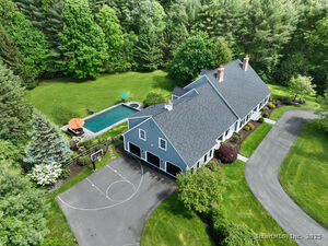 Homes for sale in Avon, CT | 16 Oak Blf, Avon, CT 06001 | MLS# 24123292