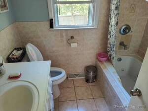 Homes for sale in West Haven, CT | 11 Meadowbrook Rd, West Haven, CT 06516 | MLS# 24123279