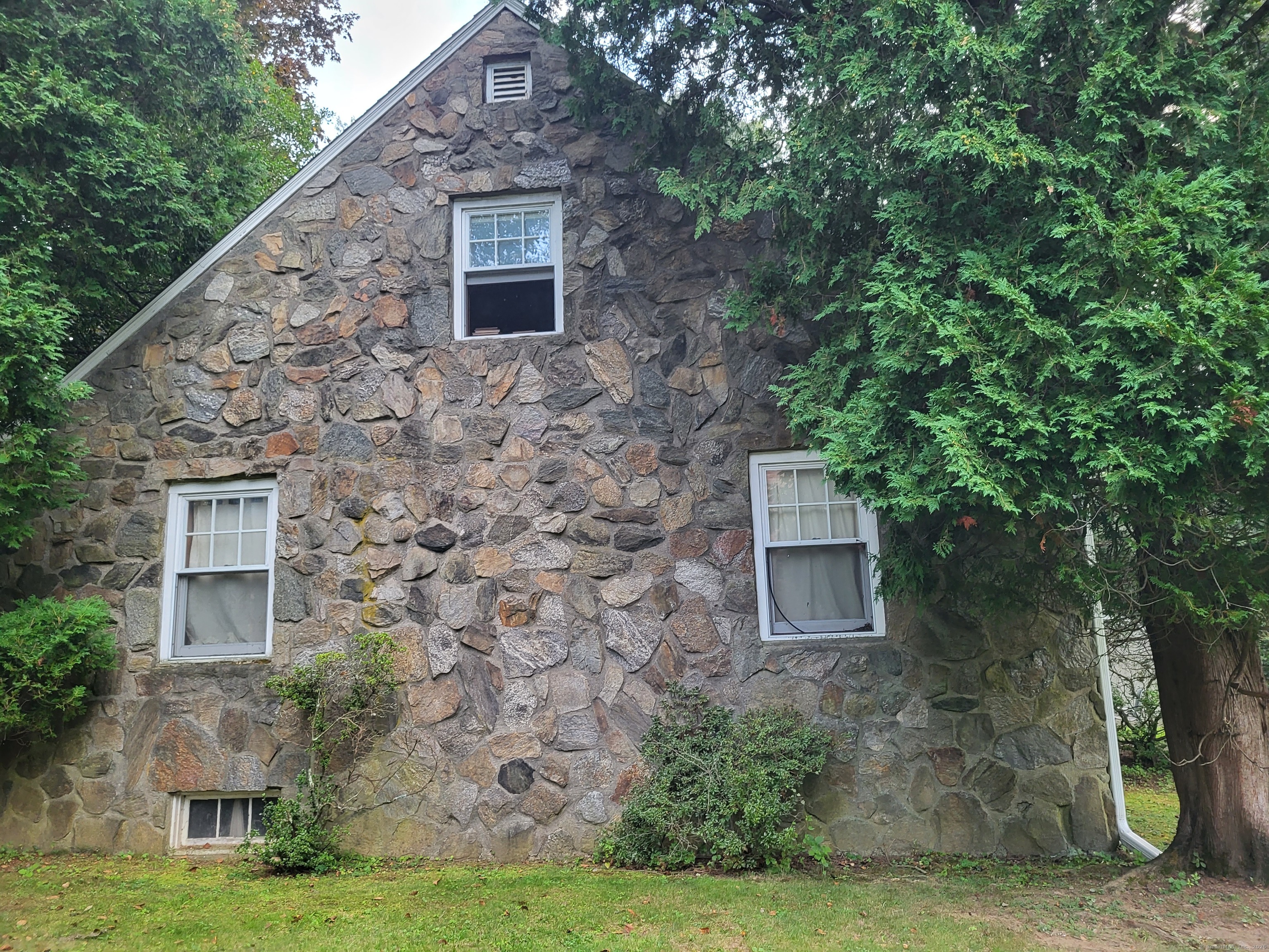 Photo 4 of 20 Ermine Street, Fairfield, CT
