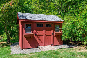 Homes for sale in Danbury, CT | 9 Chuck Wagon Ln, Danbury, CT 06810 | MLS# 24122534